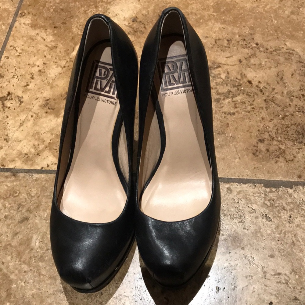 Pour la Victoire Platform heels size 6